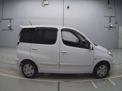 TOYOTA FUN CARGO