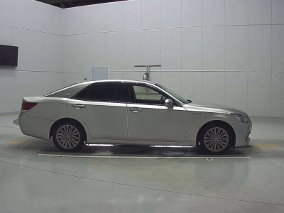 TOYOTA CROWN HYBRID