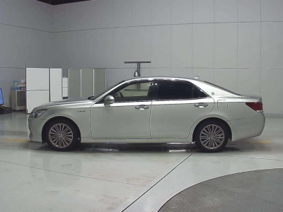 TOYOTA CROWN HYBRID