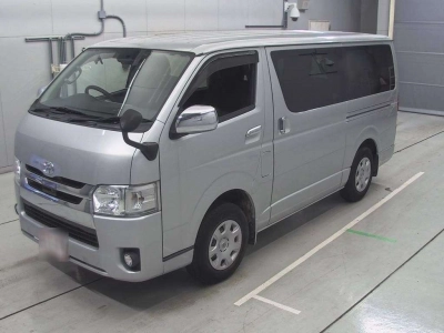 TOYOTA REGIUS VAN