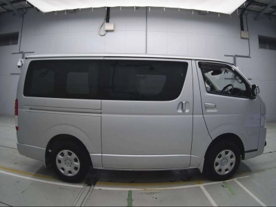 TOYOTA REGIUS VAN
