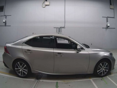 LEXUS IS