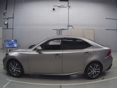 LEXUS IS