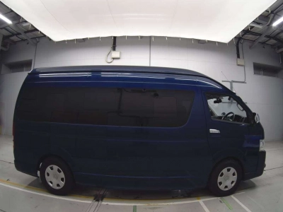 TOYOTA HIACE COMMUTER
