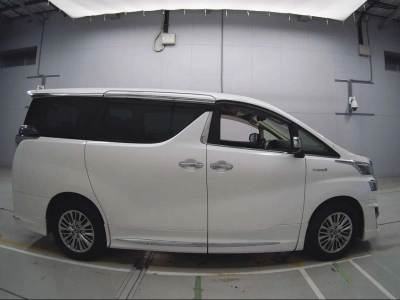 TOYOTA VELLFIRE HYBRID