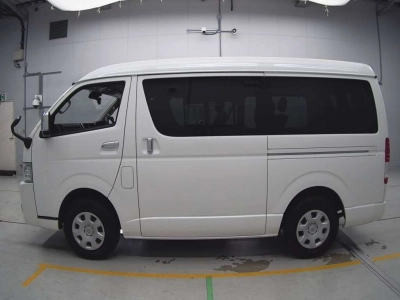 TOYOTA HIACE WAGON
