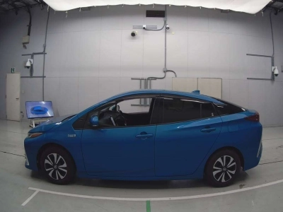 TOYOTA PRIUS PHV