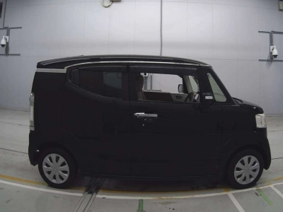 HONDA N-BOX SLASH