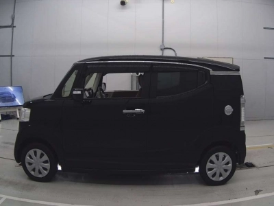 HONDA N-BOX SLASH