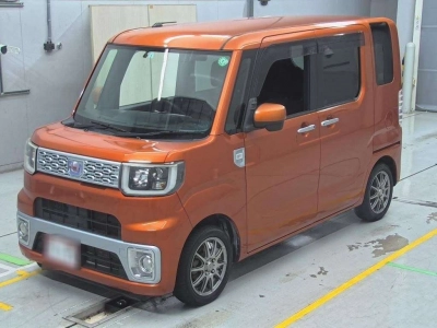 DAIHATSU WAKE