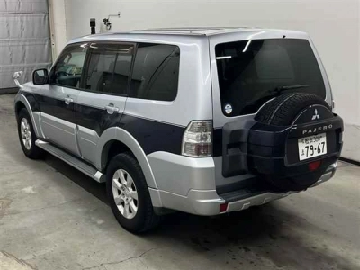 MITSUBISHI PAJERO