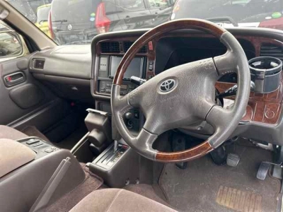 TOYOTA HIACE WAGON