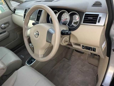 NISSAN TIIDA