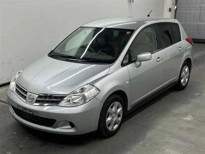 NISSAN TIIDA