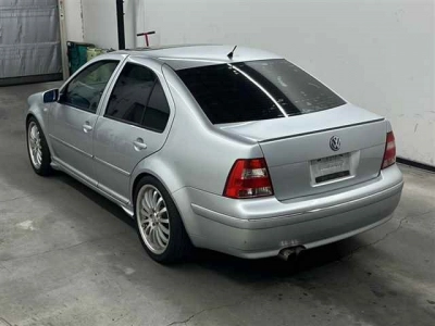 VOLKSWAGEN BORA