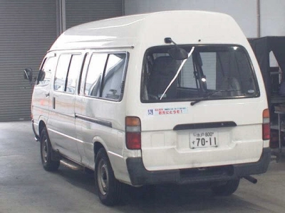 TOYOTA HIACE COMMUTER