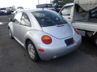 VOLKSWAGEN NEW BEETLE