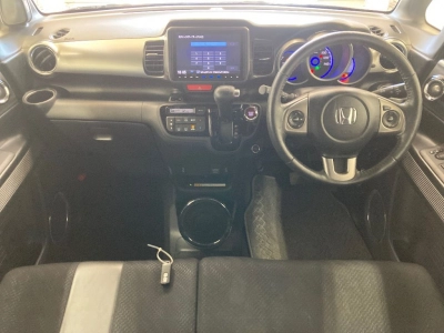 HONDA N-BOX SLASH