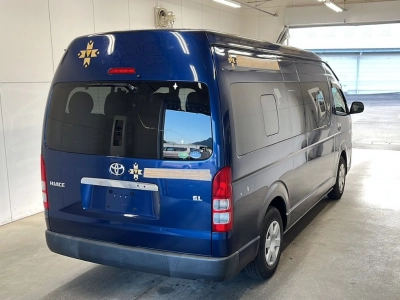 TOYOTA HIACE COMMUTER