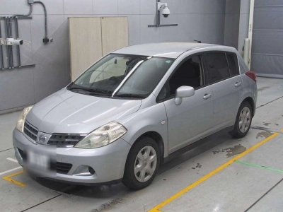 NISSAN TIIDA