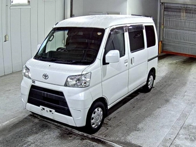 TOYOTA PIXIS VAN