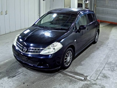 NISSAN TIIDA