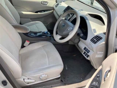 NISSAN LEAF