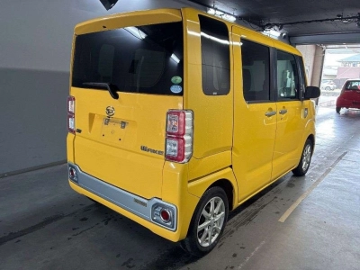 DAIHATSU WAKE
