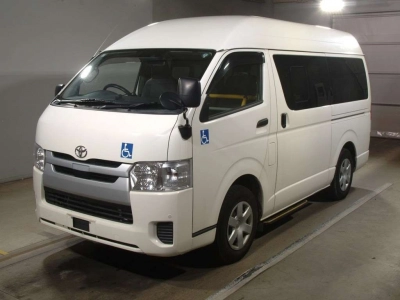 TOYOTA REGIUS VAN
