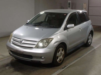 TOYOTA IST