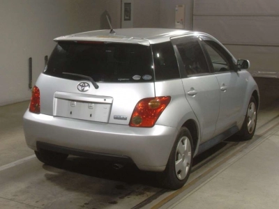 TOYOTA IST