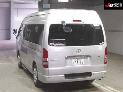 TOYOTA HIACE COMMUTER
