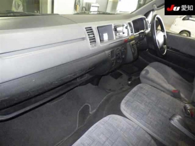 TOYOTA HIACE COMMUTER