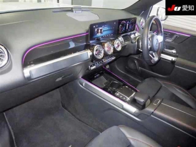 MERCEDES BENZ GLB
