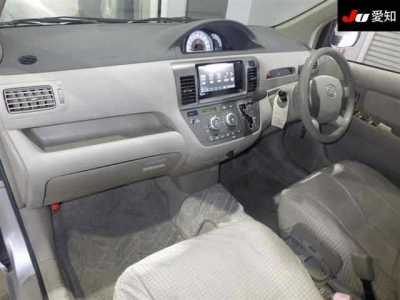 TOYOTA RAUM