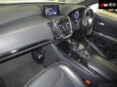 TOYOTA CROWN HYBRID