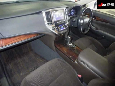 TOYOTA CROWN HYBRID
