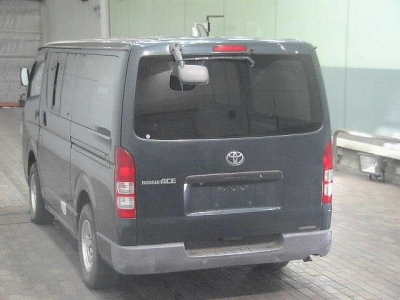 TOYOTA REGIUS VAN