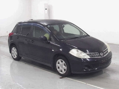 NISSAN TIIDA