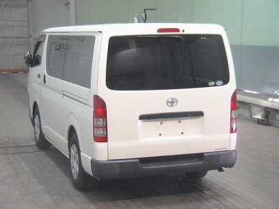 TOYOTA REGIUS VAN