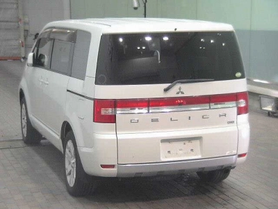 MITSUBISHI DELICA D:5