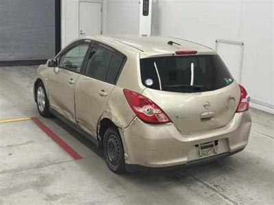 NISSAN TIIDA