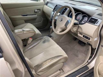 NISSAN TIIDA