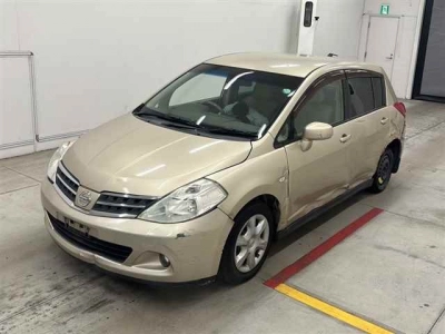 NISSAN TIIDA