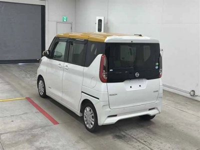 NISSAN ROOX