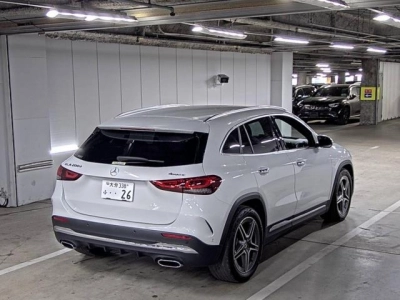 MERCEDES BENZ GLA