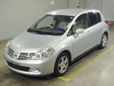 NISSAN TIIDA