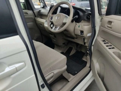 HONDA N BOX +