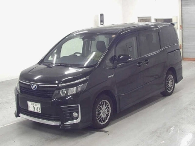 TOYOTA VOXY