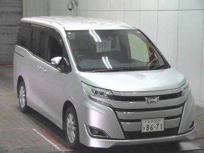 TOYOTA NOAH